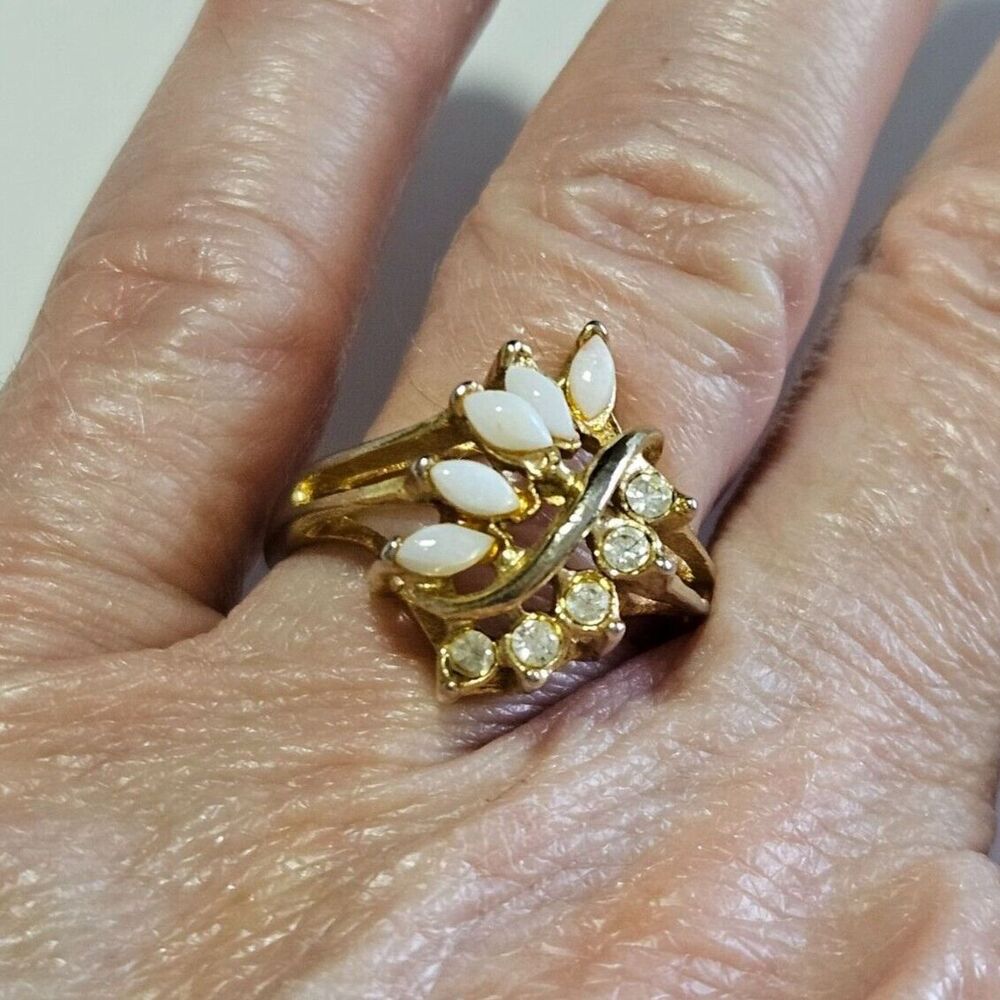 Uncas gold tone vintage cocktail ring size 7